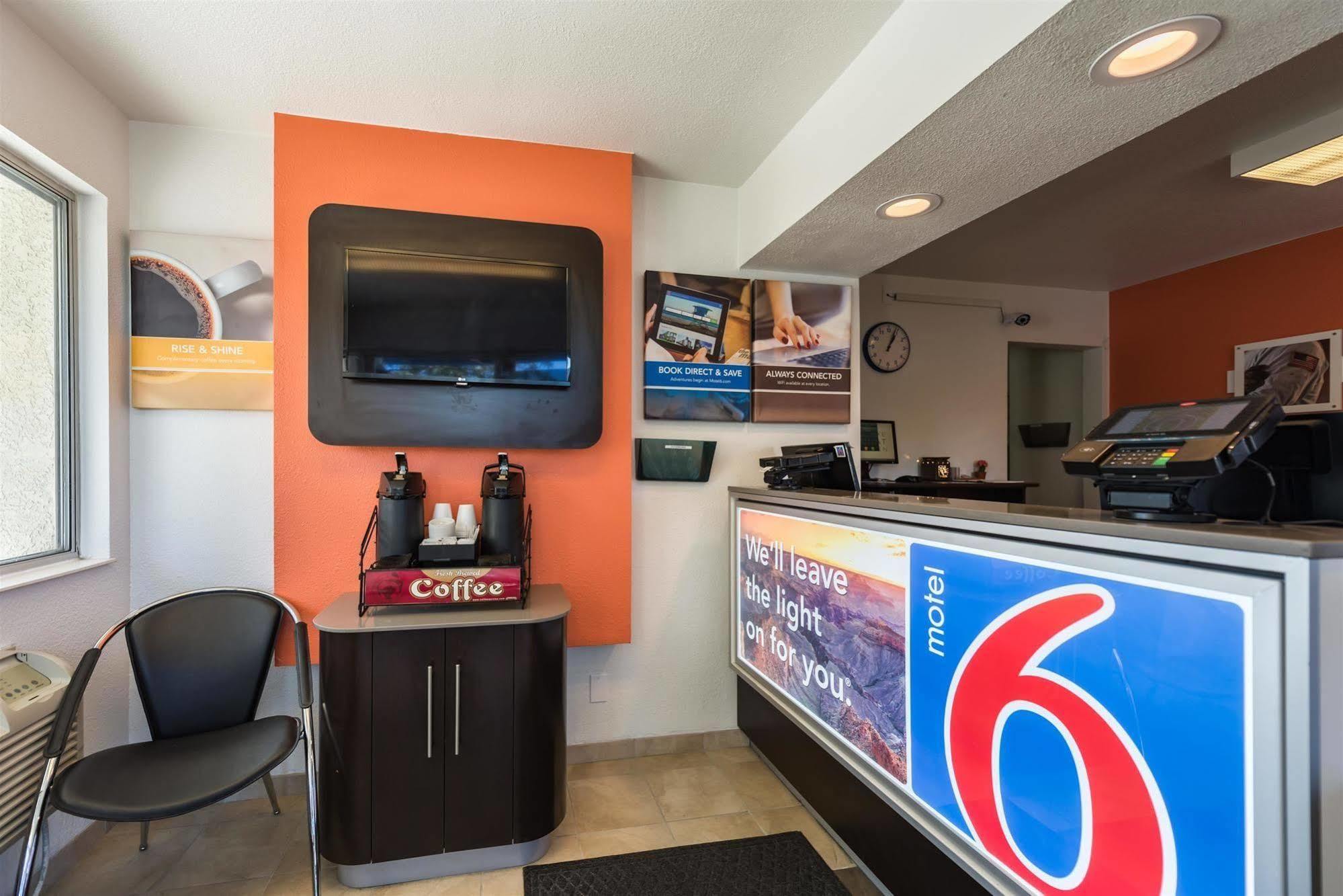 Motel 6-Reno, Nv - Virginia Plumb Extérieur photo